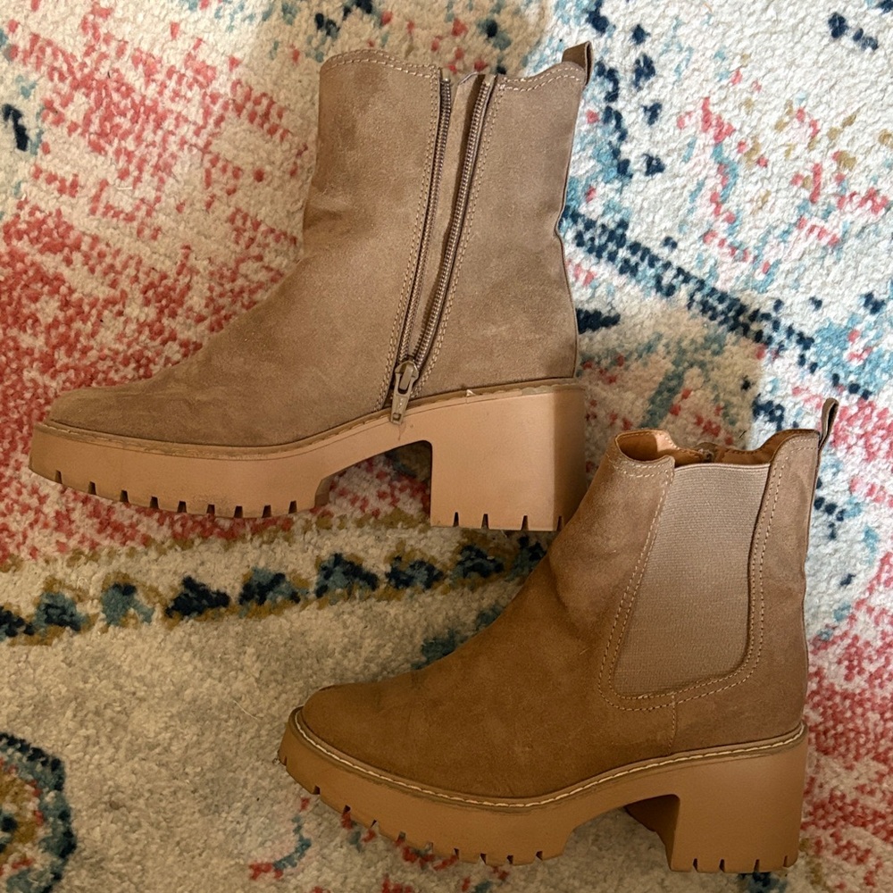 VICI FAUX LEATHER CHUNKY BOOT HEEL